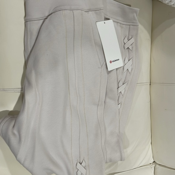 NWT LULULEMON BRAIDED DETAIL HIGH RISE JOGGER 8 white cream NWT  FLEECE 8 - Picture 6 of 7